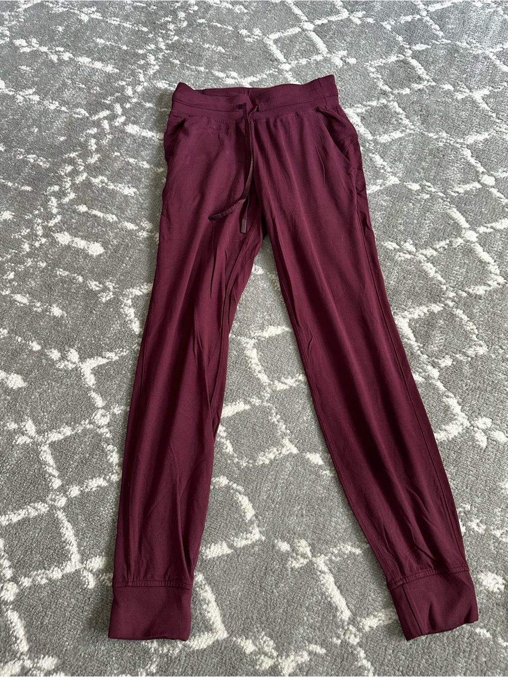 Lululemon ready to Rulu  Burgundy Jogger Pants